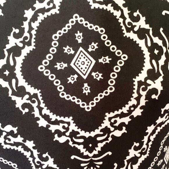 White House Black Market Black & White Geometric Print Dress — XS - Picture 4 of 6